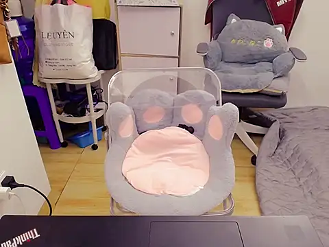 Phuong Myy online show from November 20, 2025, 3:56 pm