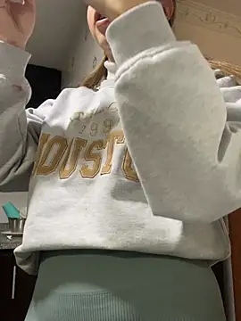 Snapshot of mia_skys chatting on January 10, 2026, 1:35 pm mia skys online show from January 10, 2026, 1:35 pm