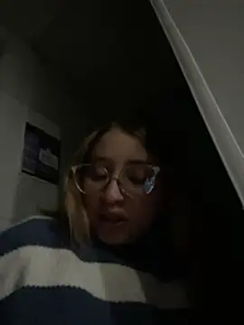 Snapshot of mia_skys chatting on February 9, 2026, 10:08 am mia skys online show from February 9, 2026, 10:08 am