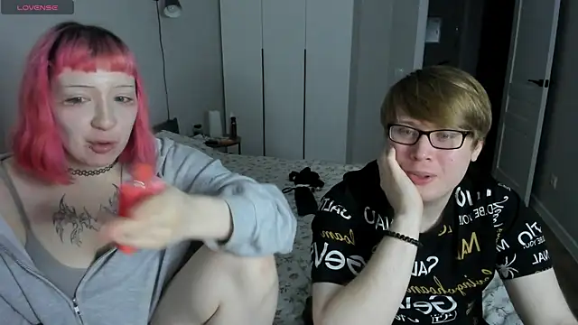 Couple Molly online show from October 13, 2025, 5:35 pm