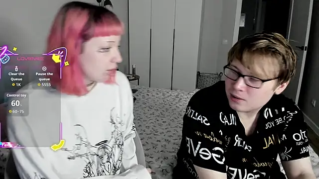 Couple Molly online show from October 15, 2025, 4:51 pm