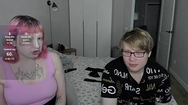Couple Molly online show from October 20, 2025, 6:08 pm