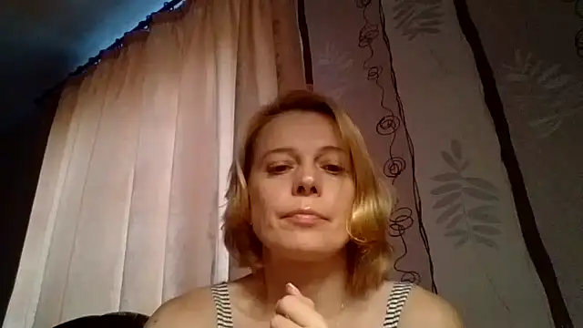 LiluXRose online show from September 29, 2025, 10:53 am
