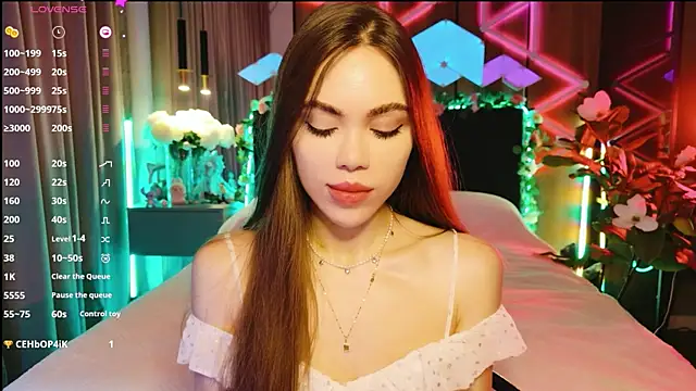 MimiFors online show from October 4, 2025, 3:54 pm