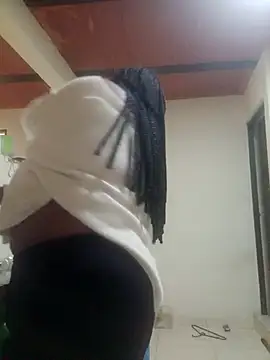 Snapshot of isabella_brown1 chatting on January 12, 2026, 1:00 am isabella brown1 online show from January 12, 2026, 1:00 am