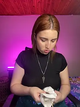 Snapshot of CoraVibes chatting on November 10, 2025, 11:42 am CoraVibes online show from November 10, 2025, 11:42 am