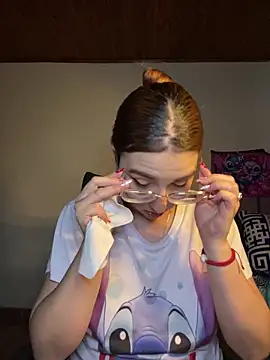 Snapshot of CoraVibes chatting on December 15, 2025, 11:58 am CoraVibes online show from December 15, 2025, 11:58 am