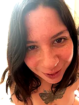 LaGueraDelMar online show from November 9, 2025, 8:18 pm