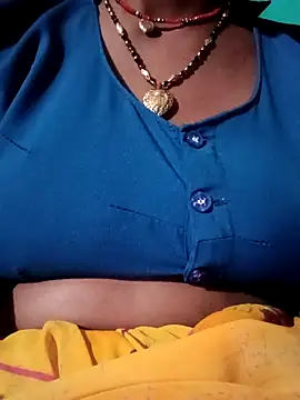 Radha8080 online show from November 12, 2025, 3:23 pm