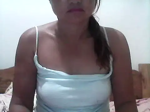 nathalie0045 online show from April 11, 2026, 9:30 pm