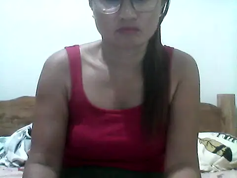 Snapshot of nathalie0045 chatting on May 19, 2026, 10:27 pm nathalie0045 online show from May 19, 2026, 10:27 pm