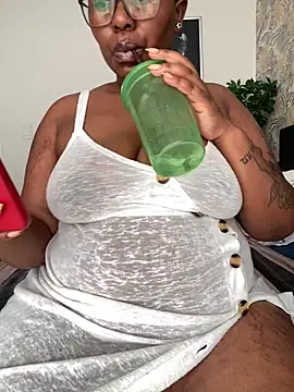 Snapshot of fatpussydallx chatting on April 20, 2026, 11:46 am fatpussydallx online show from April 20, 2026, 11:46 am