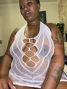 Snapshot of fatpussydallx chatting on April 21, 2026, 2:15 am fatpussydallx online show from April 21, 2026, 2:15 am