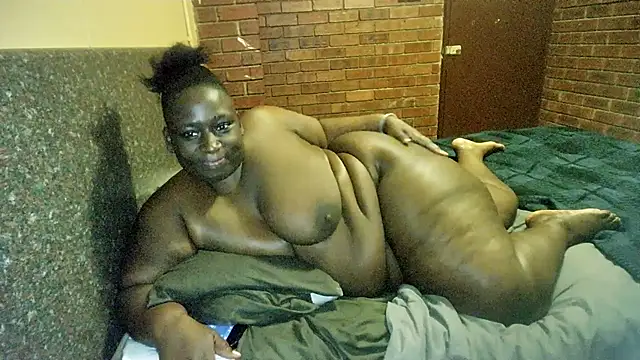 ASSQUEEN37Xx online show from October 28, 2025, 5:04 pm