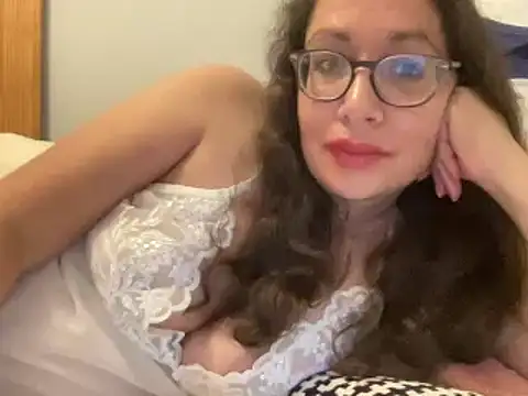 Snapshot of RosaFreya chatting on September 24, 2025, 8:56 pm RosaFreya online show from September 24, 2025, 8:56 pm