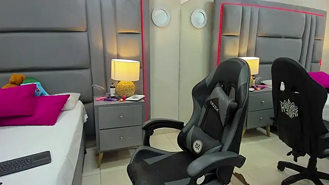 EimmyJones online show from November 7, 2025, 3:17 am