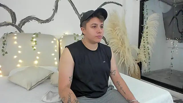 Snapshot of IanGilbert chatting on December 18, 2025, 7:25 am IanGilbert online show from December 18, 2025, 7:25 am