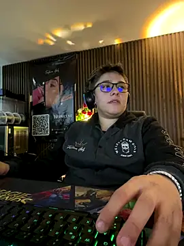 Snapshot of IanGilbert chatting on December 20, 2025, 7:04 am IanGilbert online show from December 20, 2025, 7:04 am