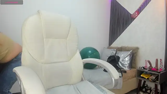 roxana santini online show from December 18, 2025, 3:07 pm