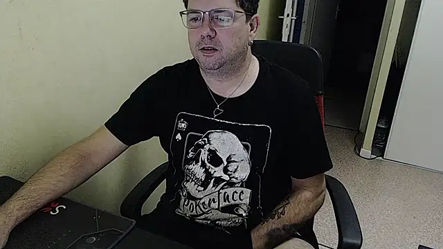 blueandwhite1 online show from December 7, 2024, 8:22 am