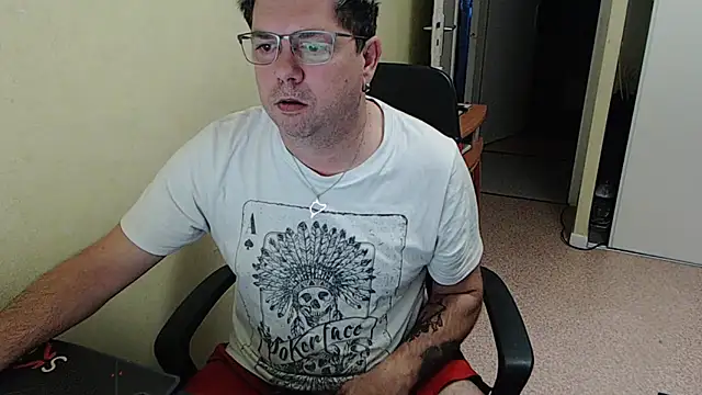 blueandwhite1 online show from December 11, 2024, 8:04 am