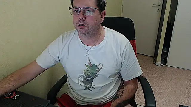 blueandwhite1 online show from December 12, 2024, 3:59 pm