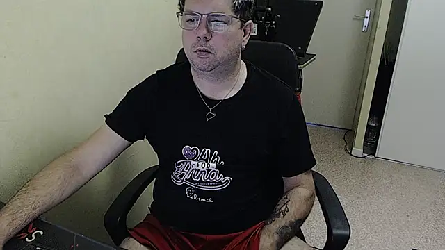 blueandwhite1 online show from December 18, 2024, 8:09 am