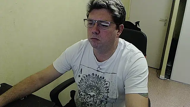 blueandwhite1 online show from January 5, 2025, 5:41 pm