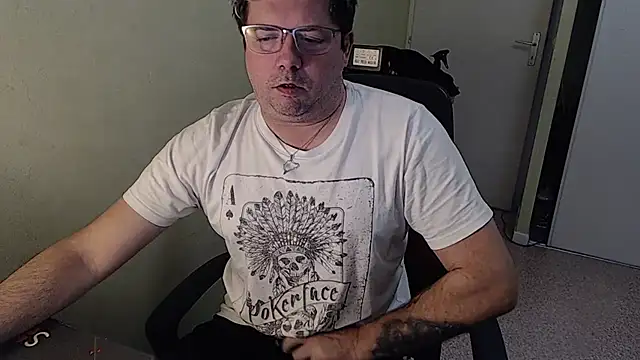 blueandwhite1 online show from January 8, 2025, 3:39 pm