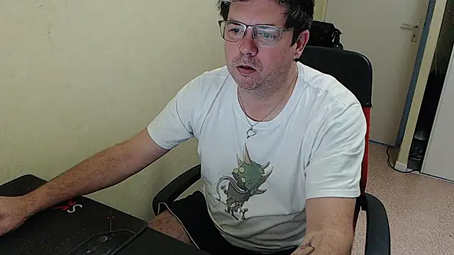 blueandwhite1 online show from January 15, 2025, 8:09 am