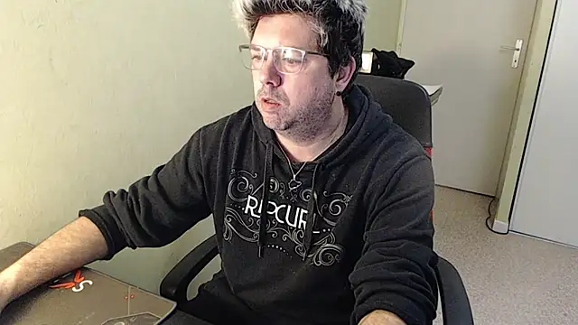 blueandwhite1 online show from January 26, 2025, 10:12 am