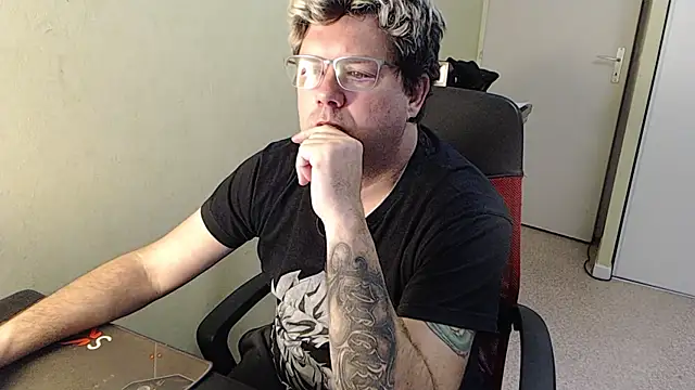 blueandwhite1 online show from January 27, 2025, 4:43 pm