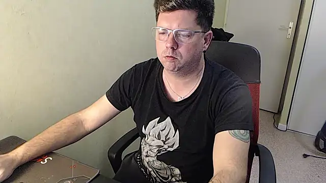 blueandwhite1 online show from January 28, 2025, 9:19 pm