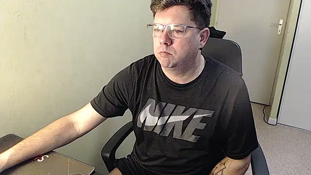 blueandwhite1 online show from February 1, 2025, 9:54 am