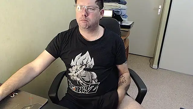 blueandwhite1 online show from February 5, 2025, 8:21 am