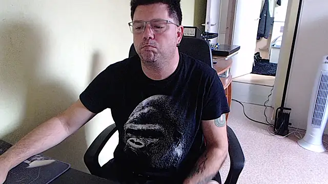 blueandwhite1 online show from September 20, 2025, 7:53 am