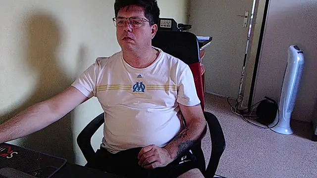 blueandwhite1 online show from October 13, 2025, 4:51 pm