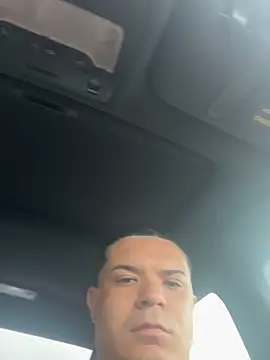 Snapshot of YadielPublic chatting on October 17, 2025, 8:00 pm YadielPublic online show from October 17, 2025, 8:00 pm