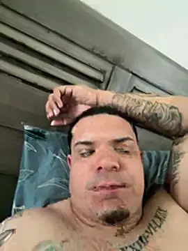 Snapshot of YadielPublic chatting on February 21, 2026, 2:29 pm YadielPublic online show from February 21, 2026, 2:29 pm