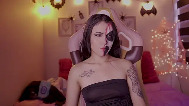  chloe moons  online show from October 15, 2025, 9:26 pm