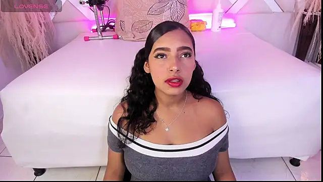 Zoe-Johnson  online show from May 27, 2026, 9:45 pm