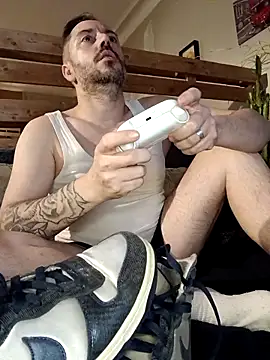 Snapshot of branletteur chatting on February 5, 2026, 10:25 pm branletteur online show from February 5, 2026, 10:25 pm