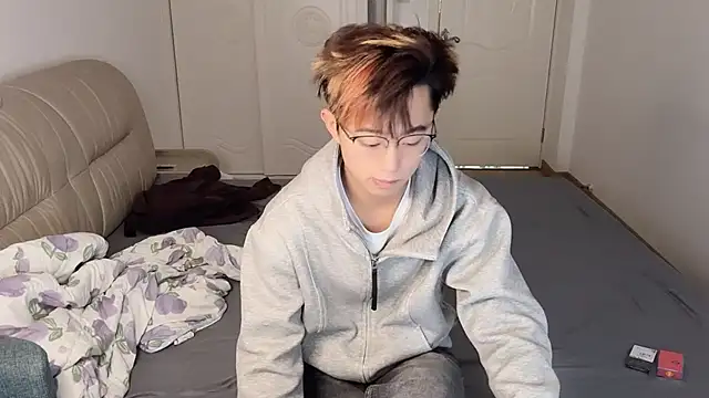 STxuguanhan online show from December 5, 2025, 8:01 am