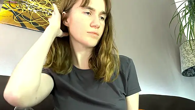 velina   online show from November 8, 2025, 6:51 pm