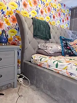 Filthymaddymilfy25 online show from April 6, 2026, 1:45 pm