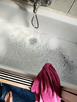 Snapshot of Ericketaurore chatting on September 16, 2025, 9:43 am Ericketaurore online show from September 16, 2025, 9:43 am