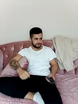 Ozi1910 online show from December 15, 2025, 7:12 am