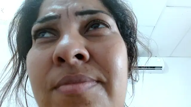 69smallstar online show from November 24, 2025, 6:18 pm