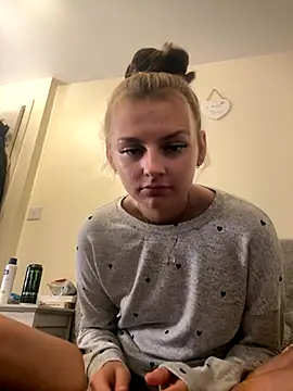 Snapshot of Summer21k chatting on October 16, 2025, 6:09 pm Summer21k online show from October 16, 2025, 6:09 pm