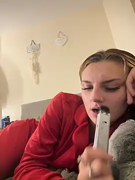 Snapshot of Summer21k chatting on October 19, 2025, 8:09 pm Summer21k online show from October 19, 2025, 8:09 pm